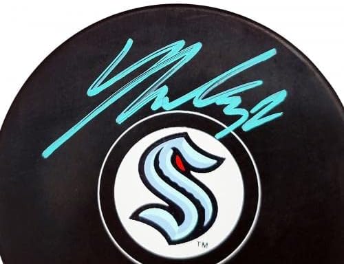 Yanni Gourde potpisao zvanični Seattle Kraken Logo Hockey Puck potpisan u Teal fanatici Holo zaliha