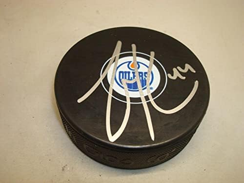 Zack Kassian potpisao Edmonton Oilers Hockey Puck Autographed 1D-Autographed NHL Pucks