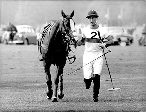 Vintage fotografija princa Charlesa proljeće trening sa svojim konjem prije polo utakmice, počevši
