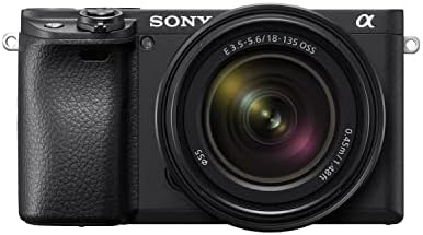Sony Alpha A6400 digitalna kamera bez ogledala sa objektivom od 18-135 mm sa Foto i Video paketom, memorijskom karticom, punjivom baterijom i dvostrukim punjačem i filterom za zaštitu sočiva