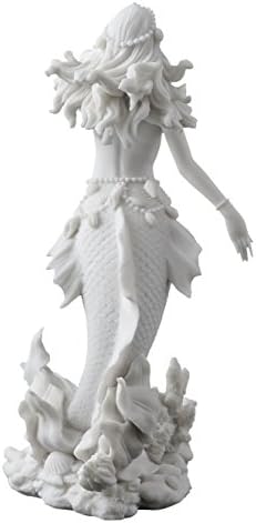 Prekrasna sirena koja se diže sa morske skulpture skulpture