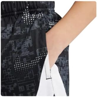 Nike Boys dominiraju štampanim suhim crno-bijelim treningom/Košarkaškim atletskim šortsama, prednji džepovi, pojas za vuču, bijeli Swoosh Logo, stil Da0127 / boja 010, veličina velika